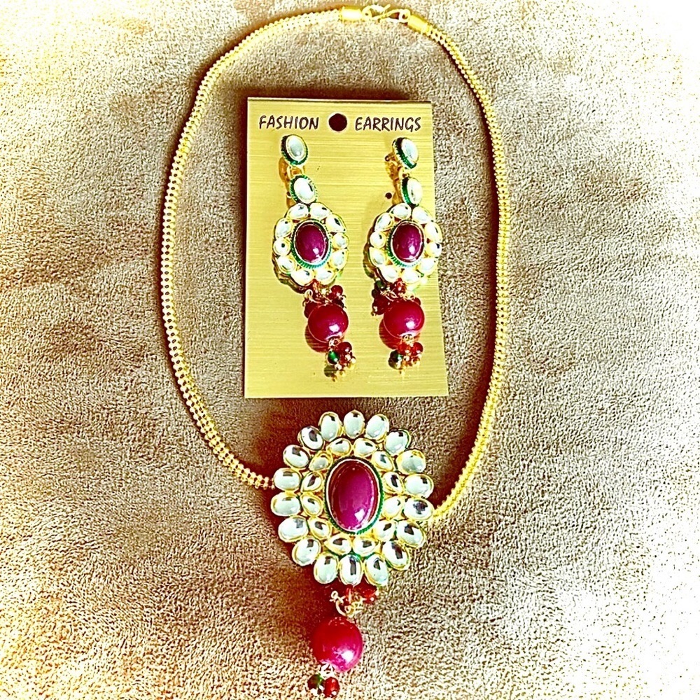 Indian Bollywood Jewelry Set 24 Kt Gold Plated Chain  Pendant Plus Earrings
